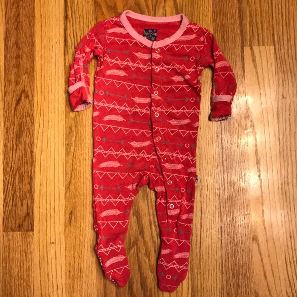 Kickee footie - Pink arrow and feather pattern